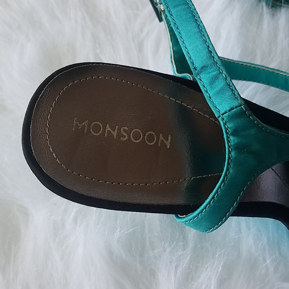 Shoes - Picture 4 of 6